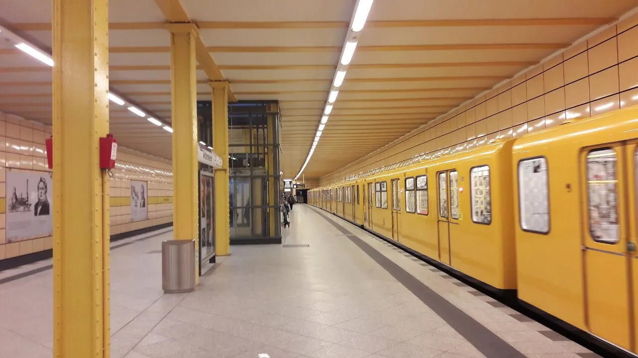 Berliner U-Bahnhof der Linie 5